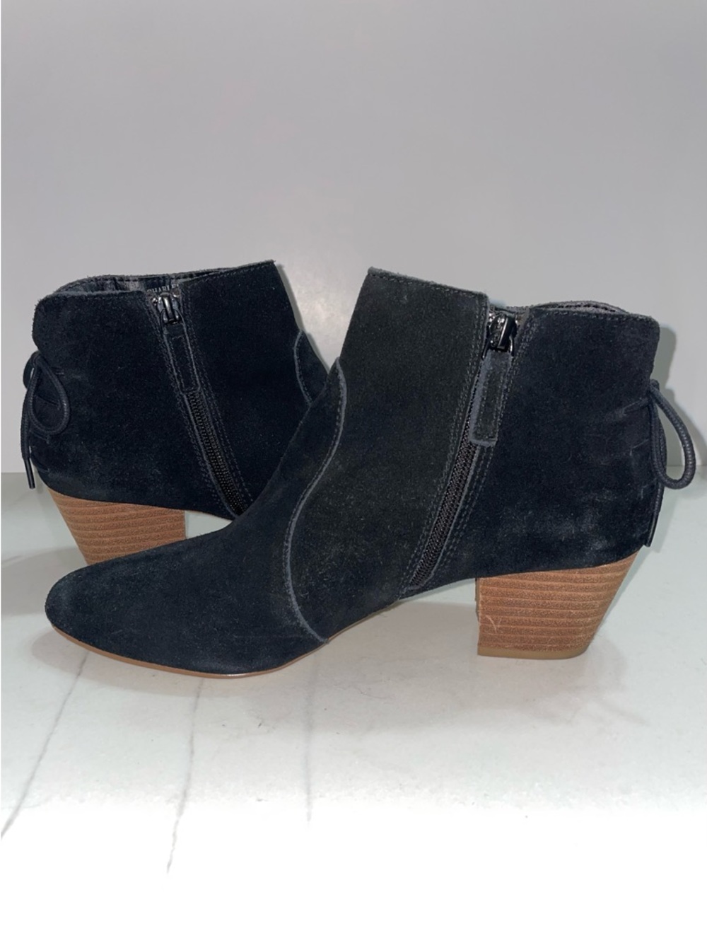 Tahari Charles Black Suede Leather Pointed Toe Ankle Boots Women’s Size 8 1/2M